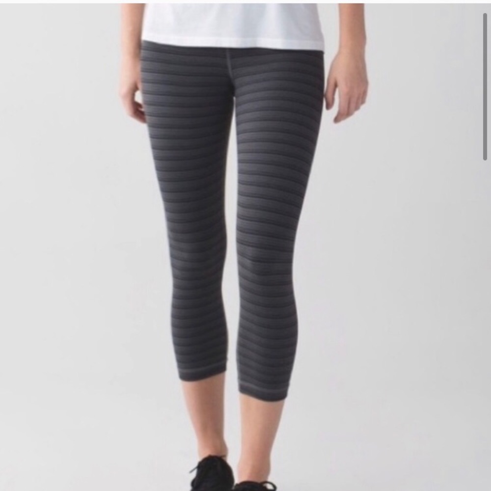 Lululemon Wunder Under Crop - Picture 3 of 5